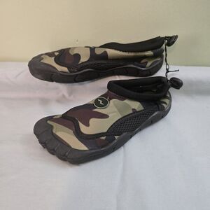 Norty Kids Slip On Camo Green Water Shoes Size 1 New wo Tag Childrens Barefoot